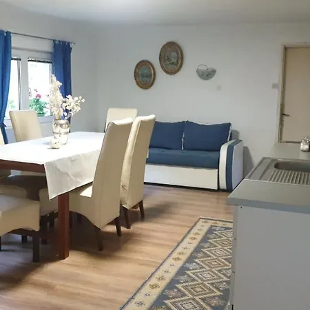 Stari Dud Beserovina Tatil Evi