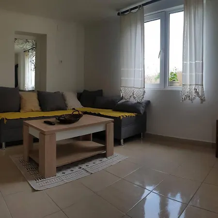 Stari Dud Beserovina 巴伊纳巴什塔